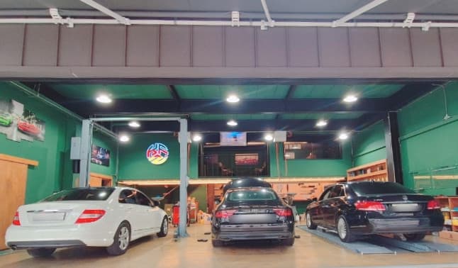 넓고 쾌적한 정비 작업 공간